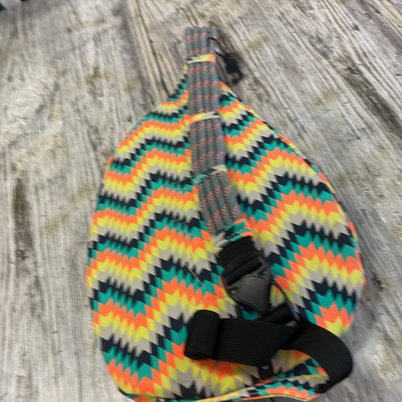 NWOT Kavu Crossbody Bag - Picture 6 of 6